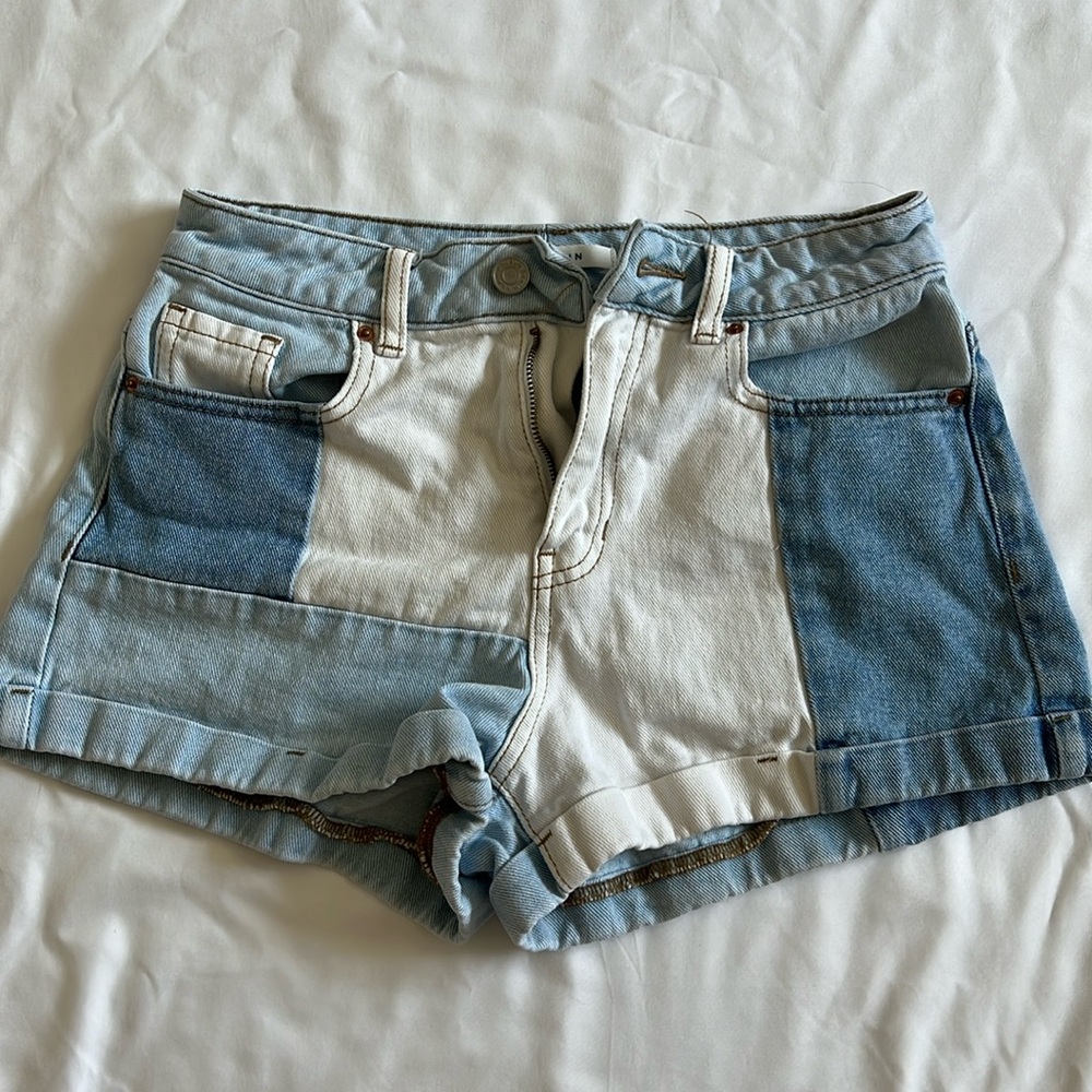 Pac Sun women’s denim mom shorts, size 25, high rise, 2.5” inseam.